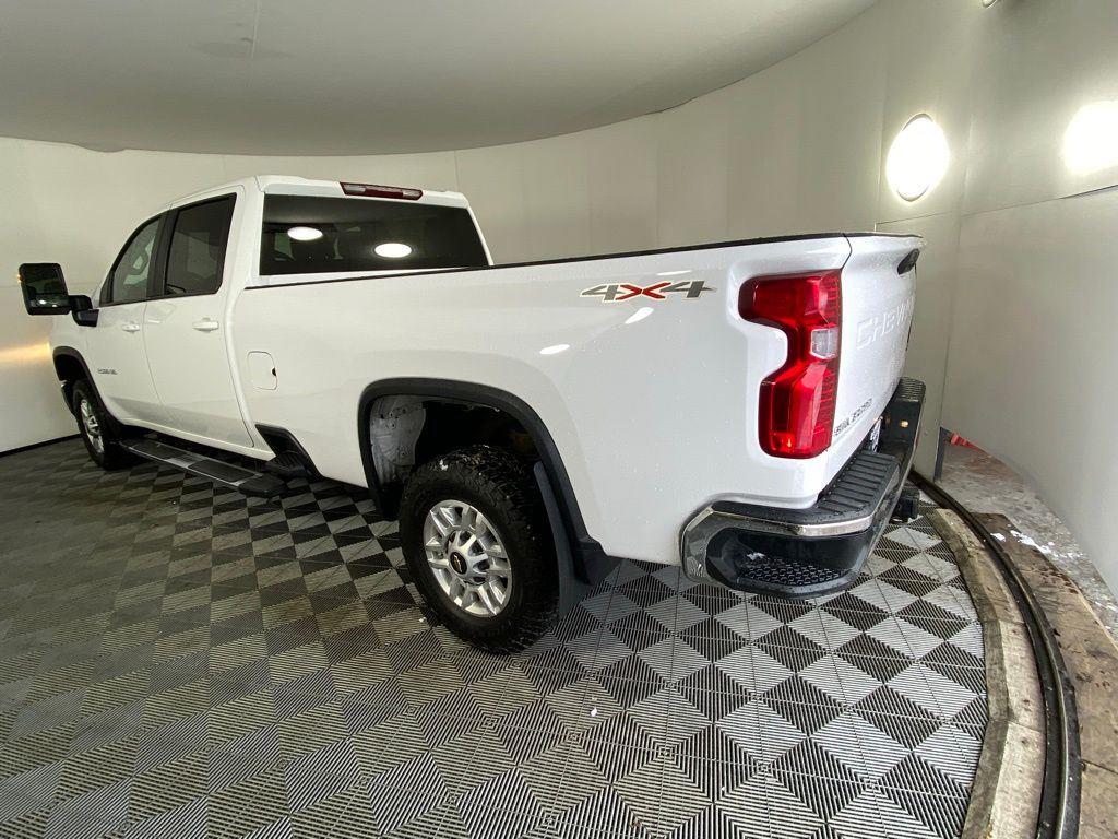Used 2024 Summit White Chevrolet LT image 8