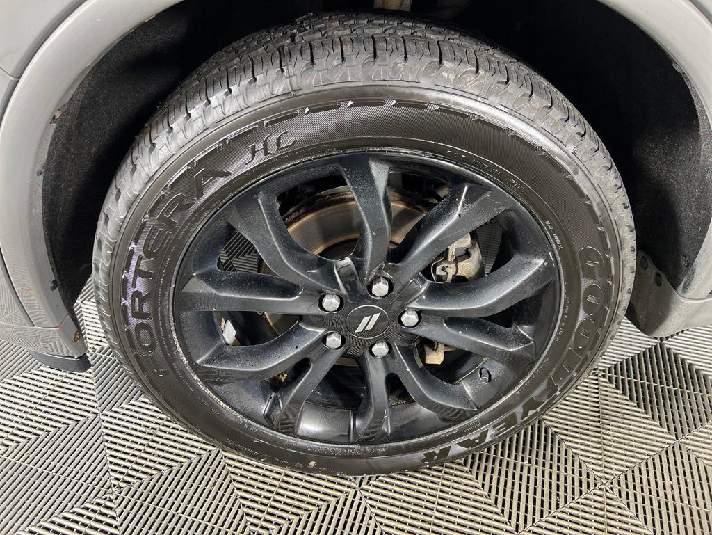 Used 2020 Gray Clearcoat Dodge SXT Plus image 13