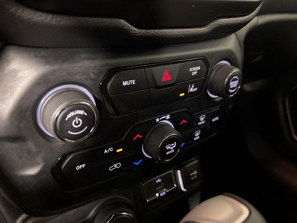Certified Used 2022 Slate Blue Pearlcoat Jeep Latitude image 18