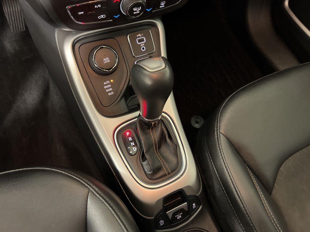 Used 2019 White Clearcoat Jeep Latitude image 20