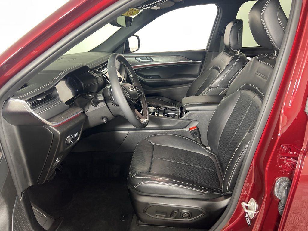 Certified Used 2024 Velvet Red Pearlcoat Jeep Overland image 11