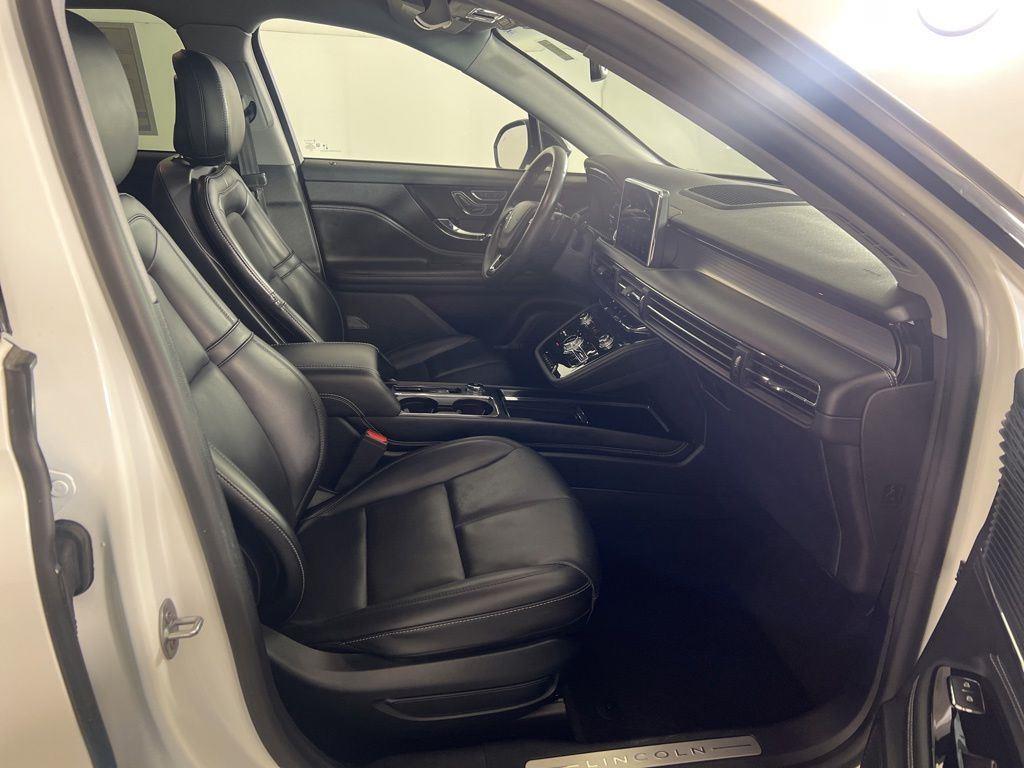 Used 2020 White Lincoln Standard image 15