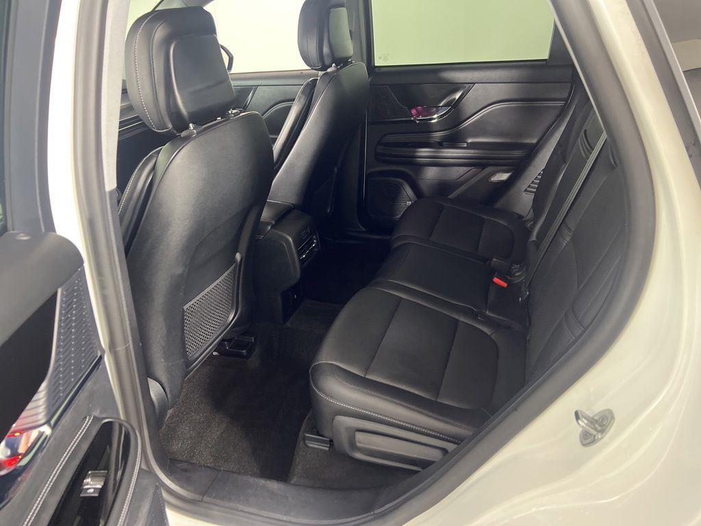 Used 2020 White Lincoln Standard image 19