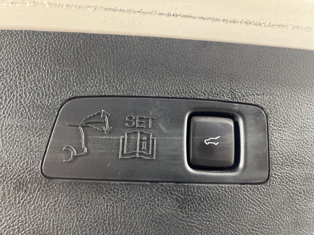 Used 2020 White Lincoln Standard image 21