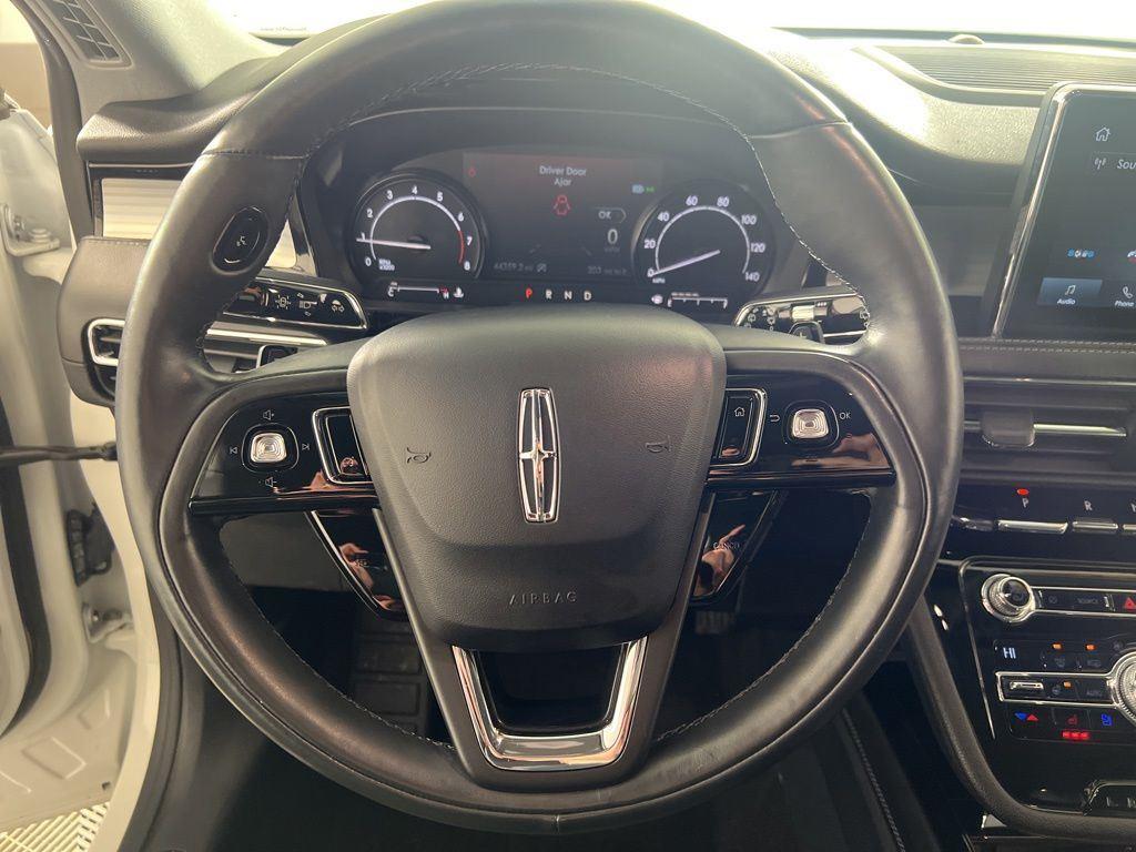 Used 2020 White Lincoln Standard image 12
