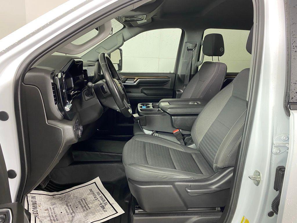 Used 2024 Summit White Chevrolet LT image 12