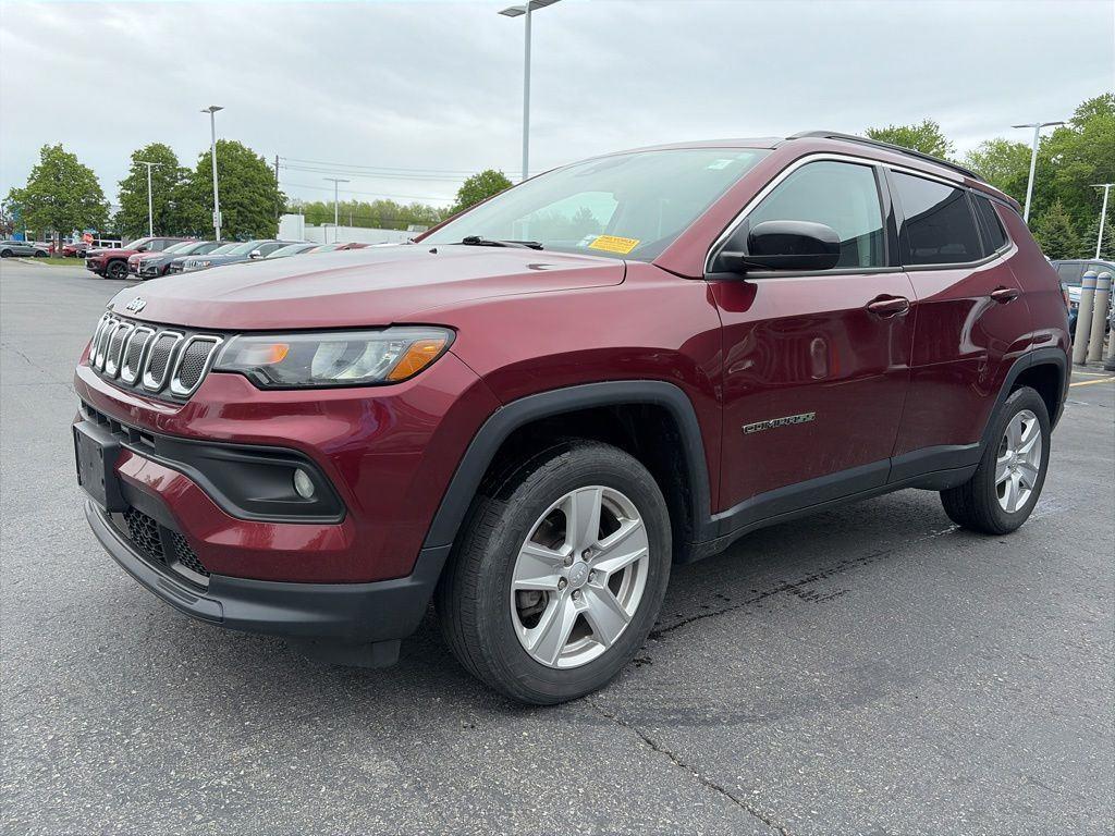 Certified Used 2022 Velvet Red Pearlcoat Jeep Latitude image 5