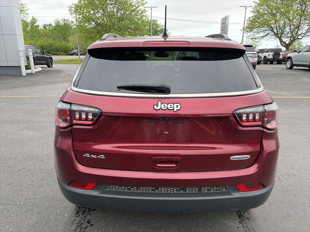 Certified Used 2022 Velvet Red Pearlcoat Jeep Latitude image 7