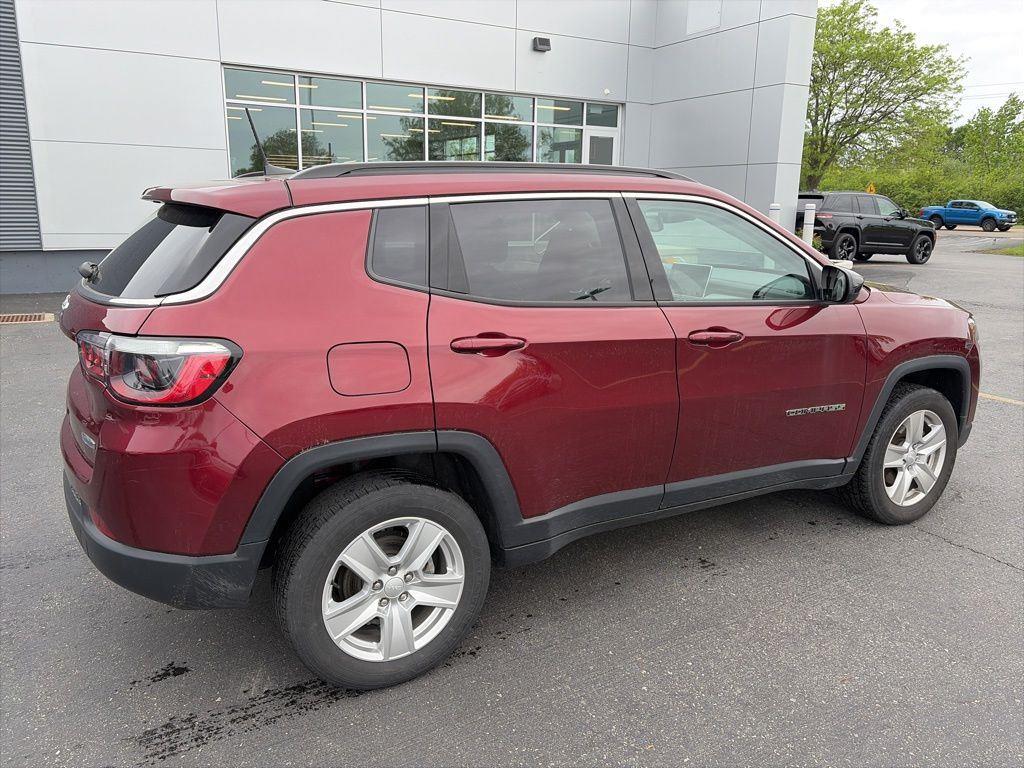 Certified Used 2022 Velvet Red Pearlcoat Jeep Latitude image 8