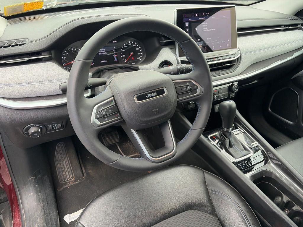 Certified Used 2022 Velvet Red Pearlcoat Jeep Latitude image 9