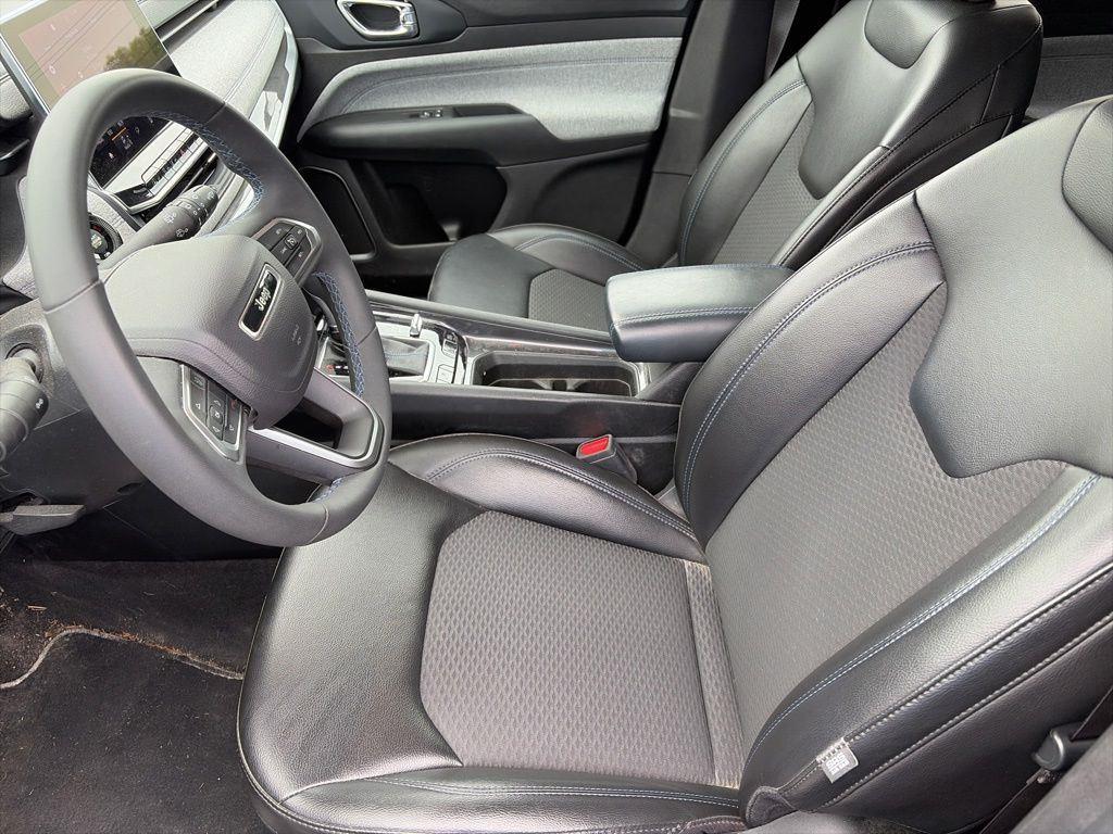 Certified Used 2022 Velvet Red Pearlcoat Jeep Latitude image 10