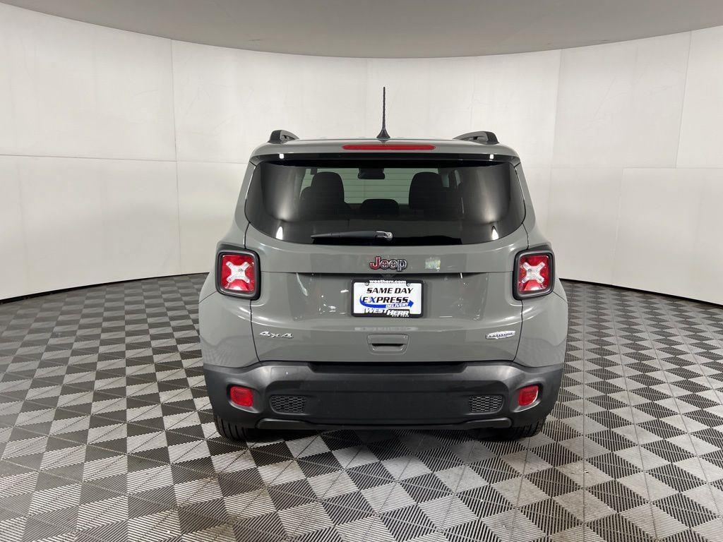Certified Used 2022 Sting-Gray Clearcoat Jeep Latitude image 5