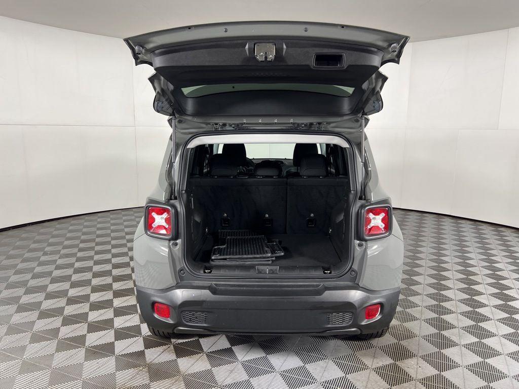 Certified Used 2022 Sting-Gray Clearcoat Jeep Latitude image 22