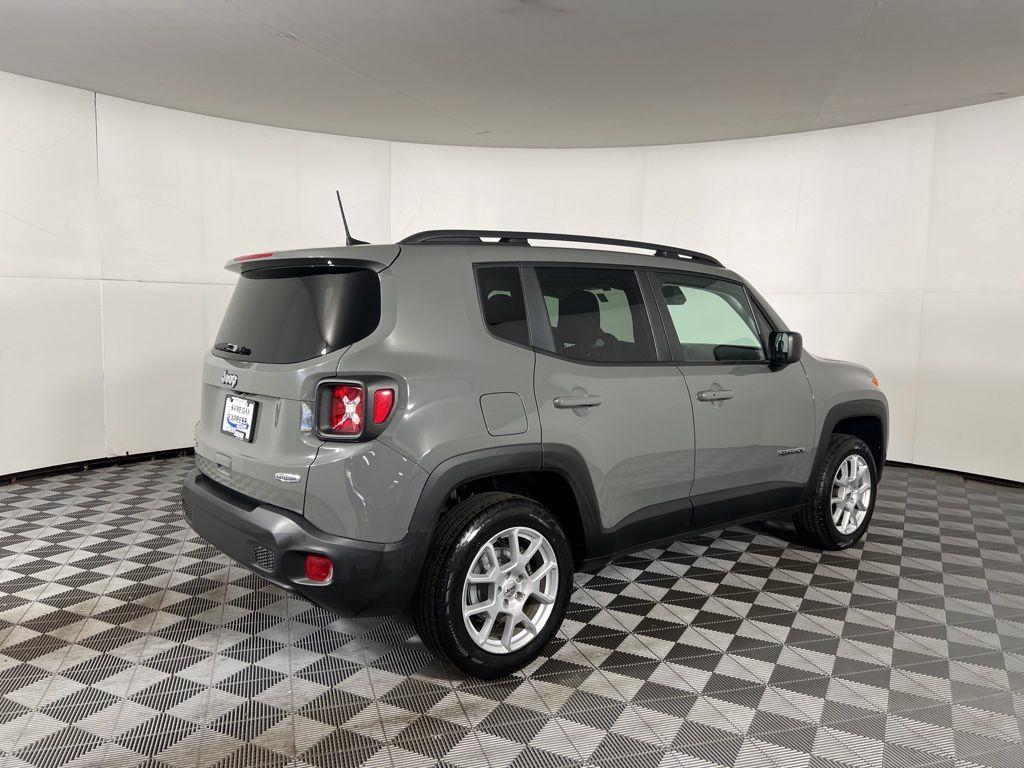 Certified Used 2022 Sting-Gray Clearcoat Jeep Latitude image 8