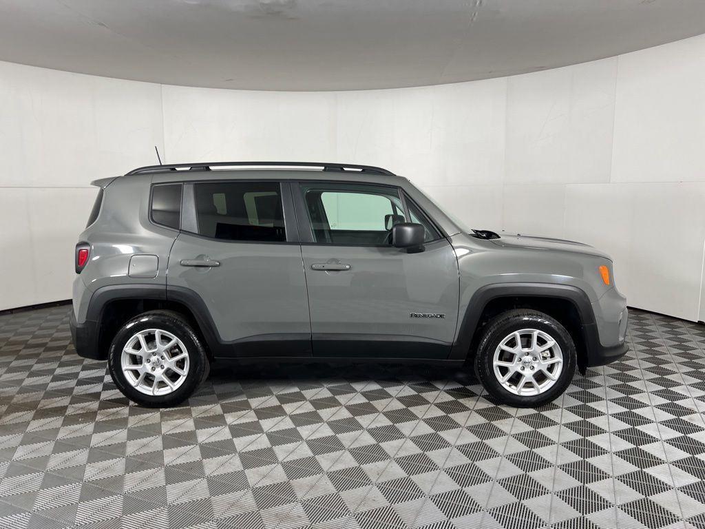 Certified Used 2022 Sting-Gray Clearcoat Jeep Latitude image 9