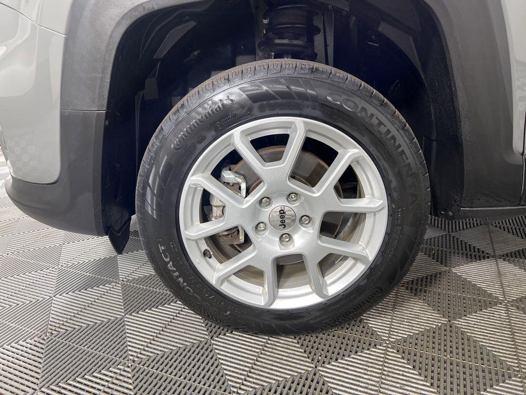 Certified Used 2022 Sting-Gray Clearcoat Jeep Latitude image 23