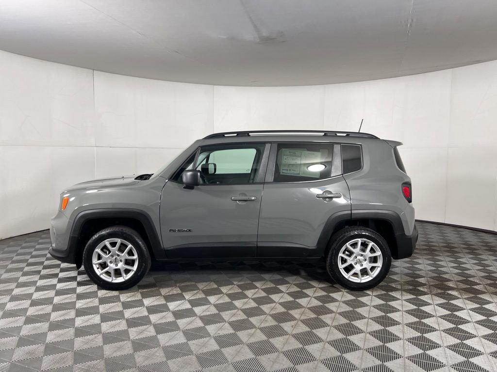Certified Used 2022 Sting-Gray Clearcoat Jeep Latitude image 6