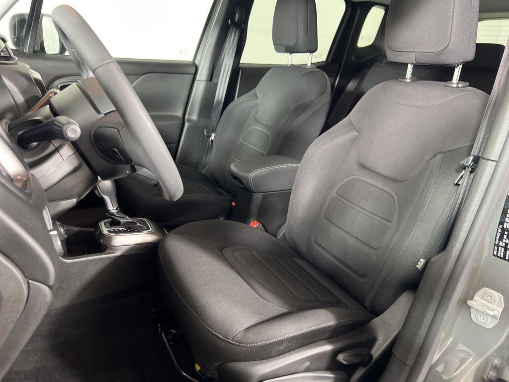 Certified Used 2022 Sting-Gray Clearcoat Jeep Latitude image 11