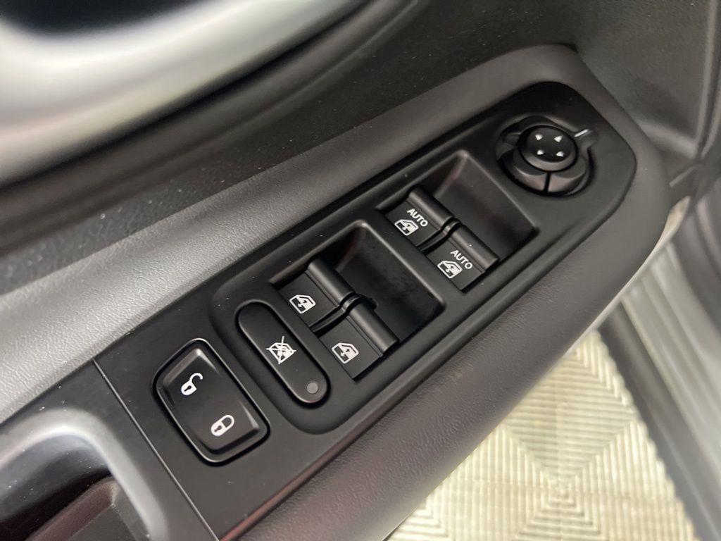 Certified Used 2022 Sting-Gray Clearcoat Jeep Latitude image 12