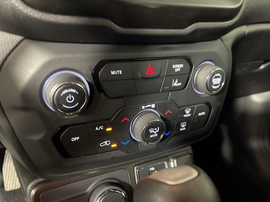 Certified Used 2022 Sting-Gray Clearcoat Jeep Latitude image 17