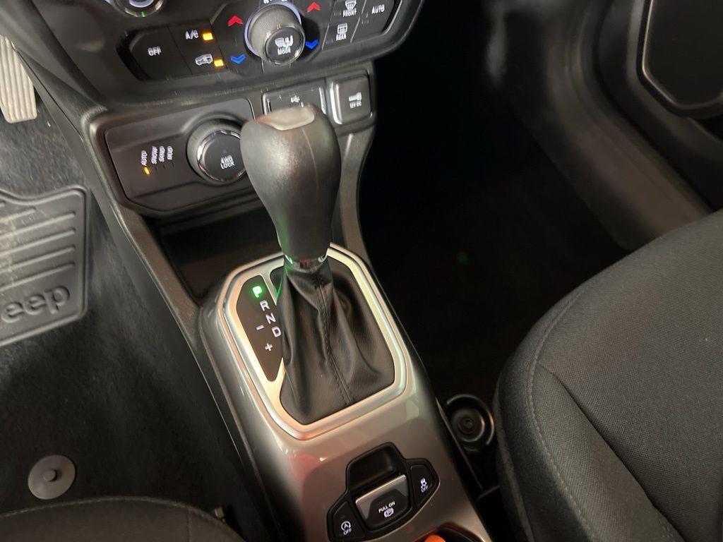 Certified Used 2022 Sting-Gray Clearcoat Jeep Latitude image 18