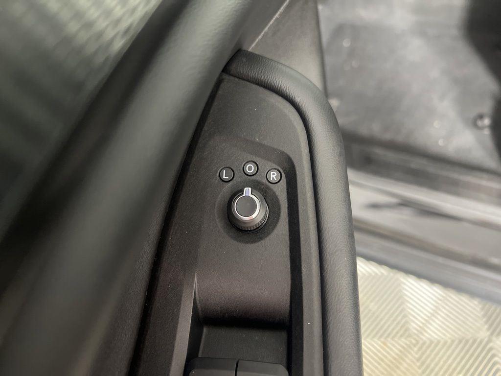Used 2025 Diamond Black Crystal Pearlcoa Jeep Laredo image 12
