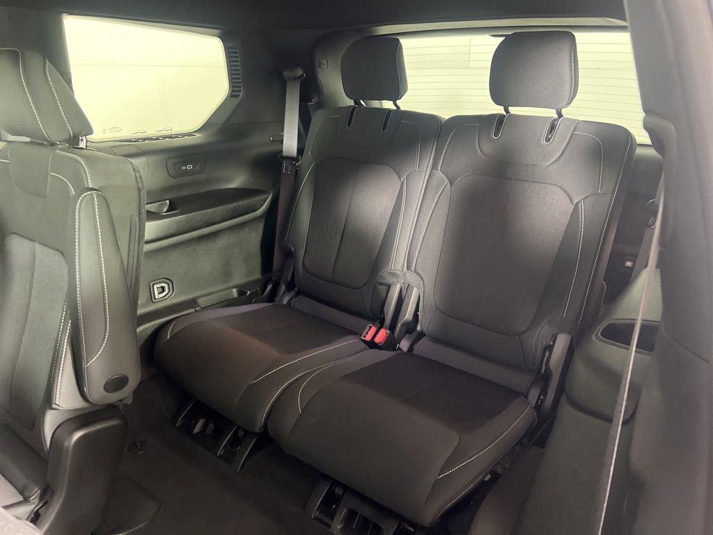 Used 2025 Diamond Black Crystal Pearlcoa Jeep Laredo image 23