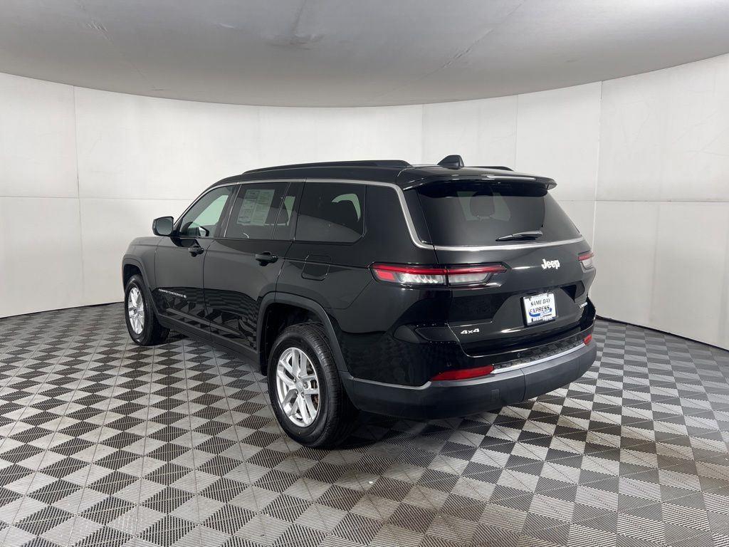 Used 2025 Diamond Black Crystal Pearlcoa Jeep Laredo image 6