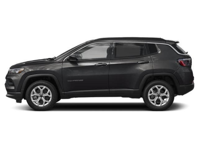 New 2026 Diamond Black Crystal Pearl-Coat Exterior Paint Jeep Limited image 12