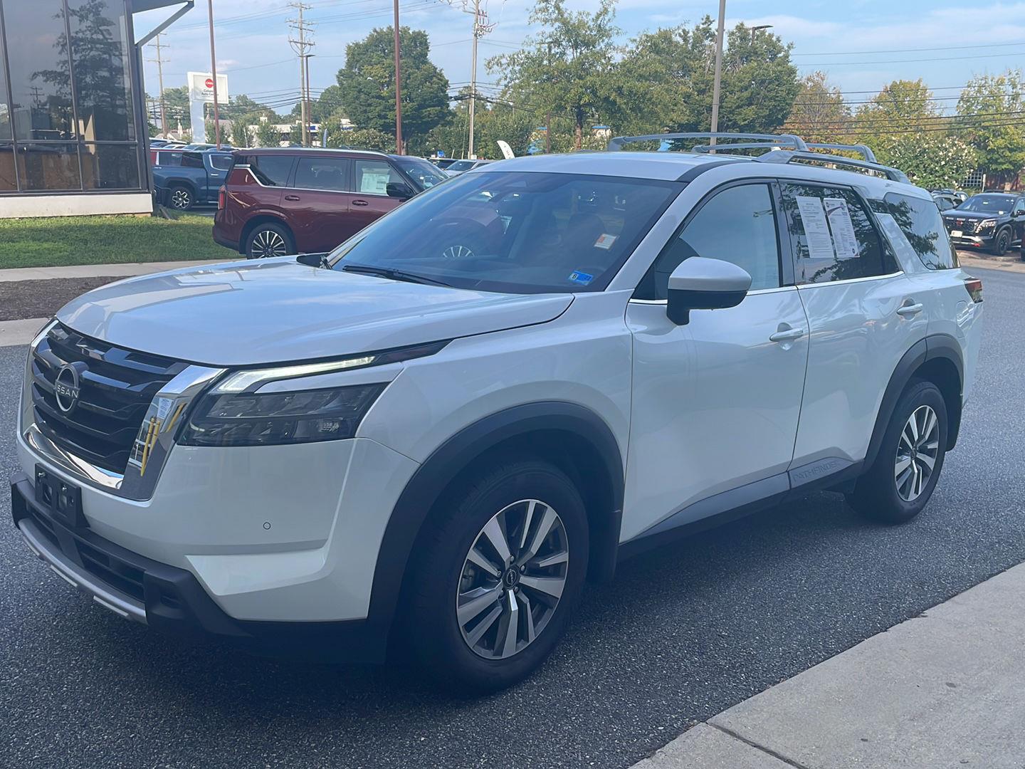 2025 Nissan Pathfinder SL 4WD