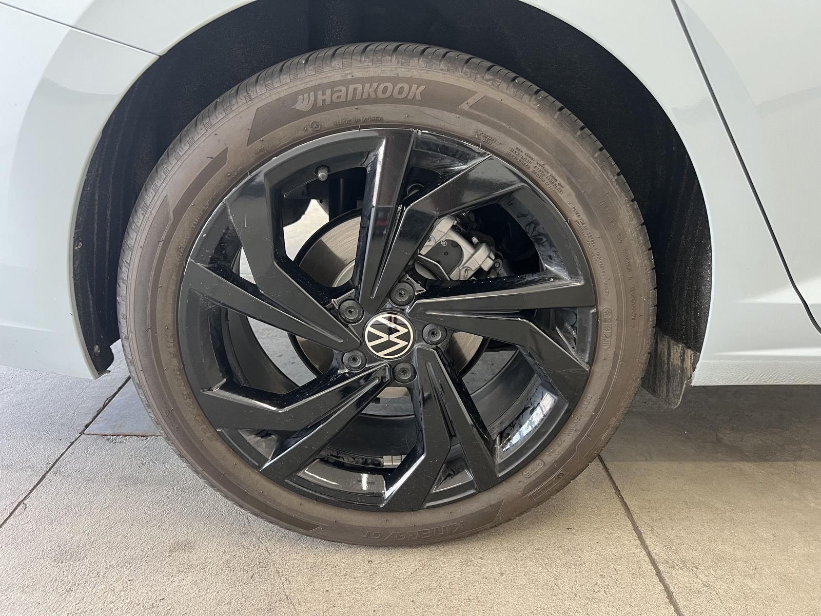 2026 Volkswagen Jetta SE - Photo 9