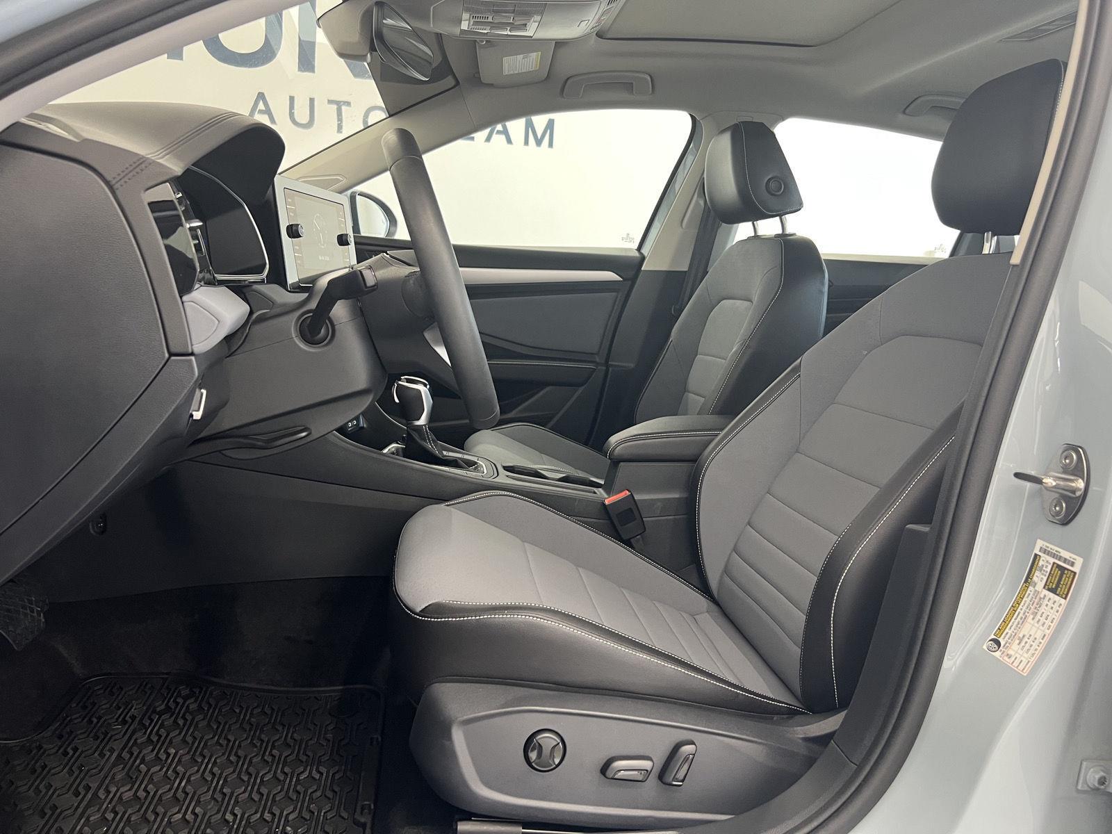 2026 Volkswagen Jetta SE - Photo 12