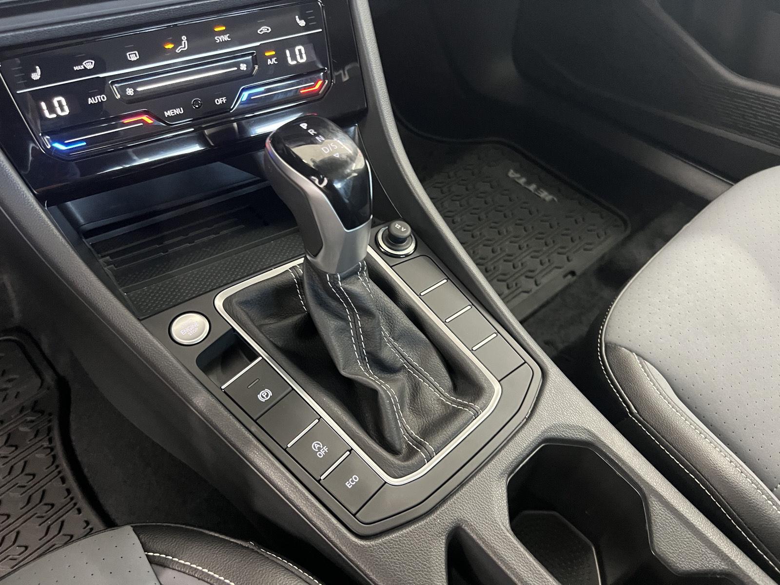 2026 Volkswagen Jetta SE - Photo 19
