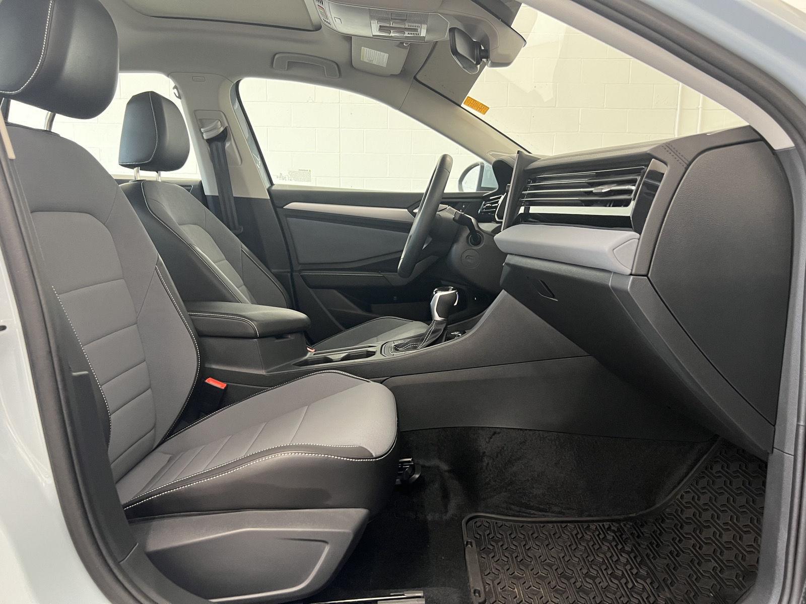 2026 Volkswagen Jetta SE - Photo 30