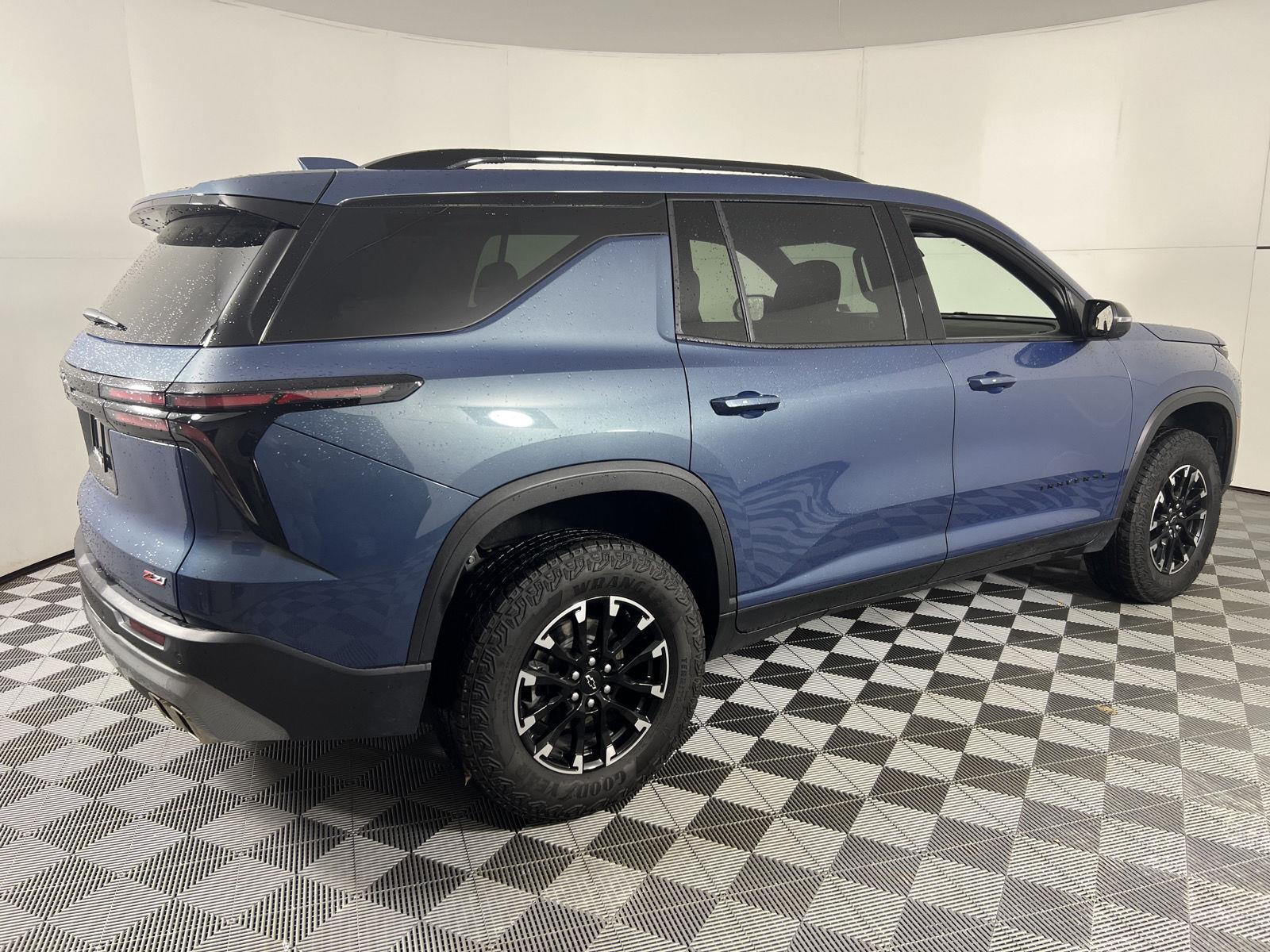 Used 2025 Lakeshore Blue Chevrolet Z71 image 10