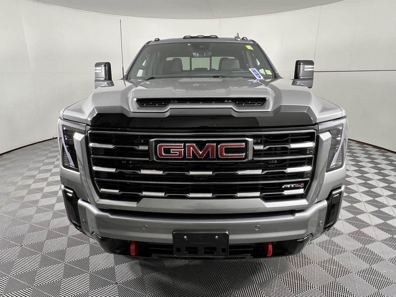 Used 2025 Sterling Metallic GMC AT4 image 6