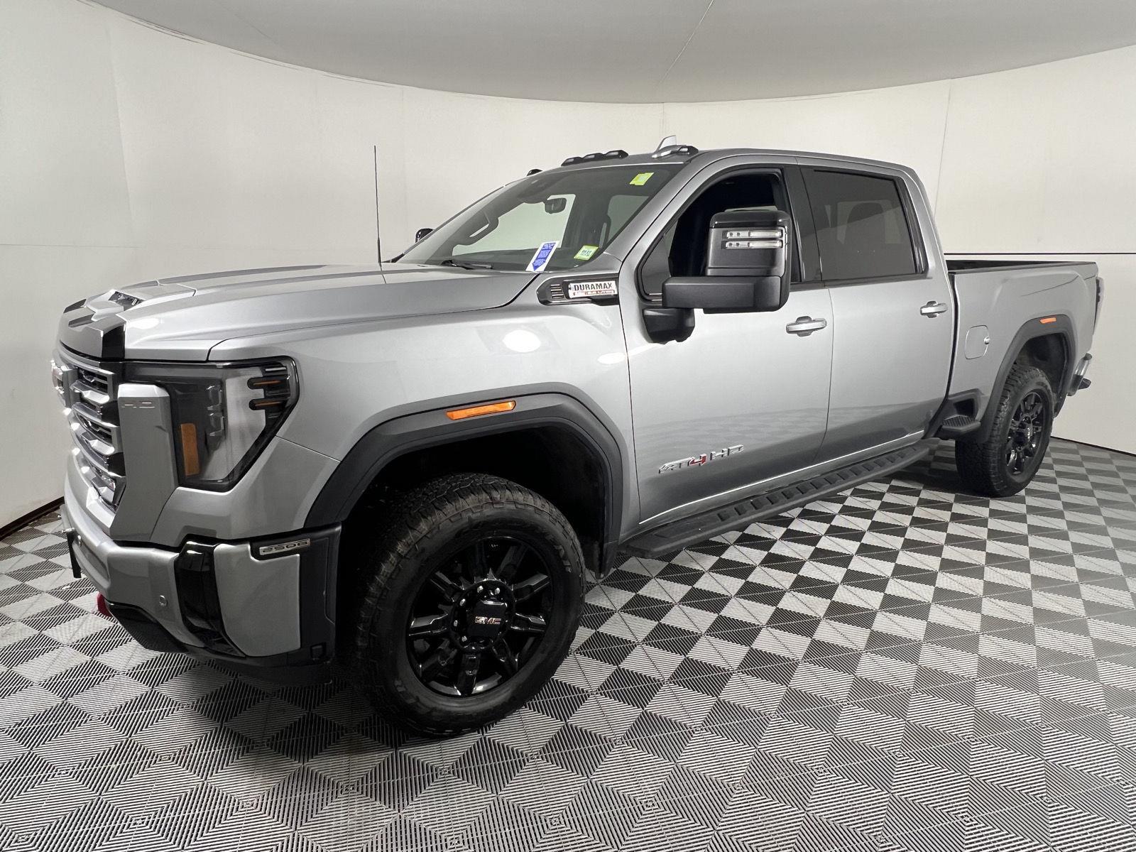 Used 2025 Sterling Metallic GMC AT4 image 7