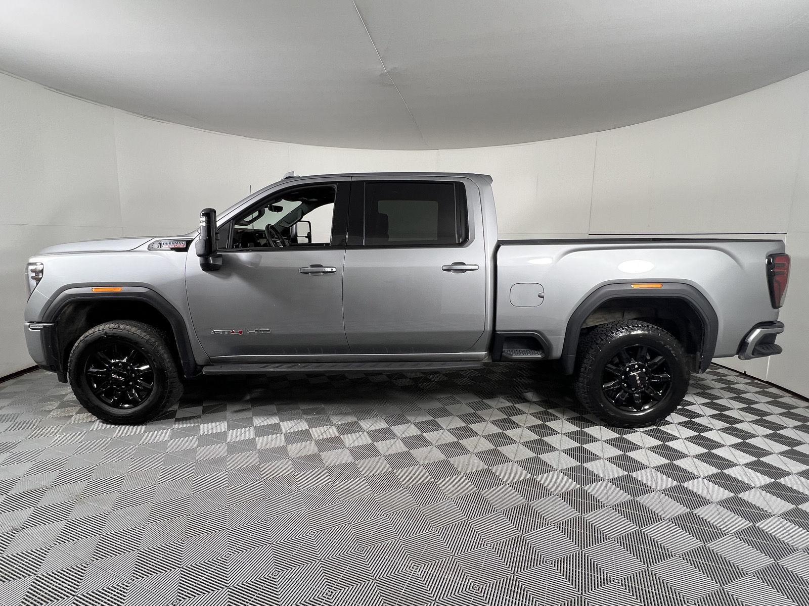 Used 2025 Sterling Metallic GMC AT4 image 8