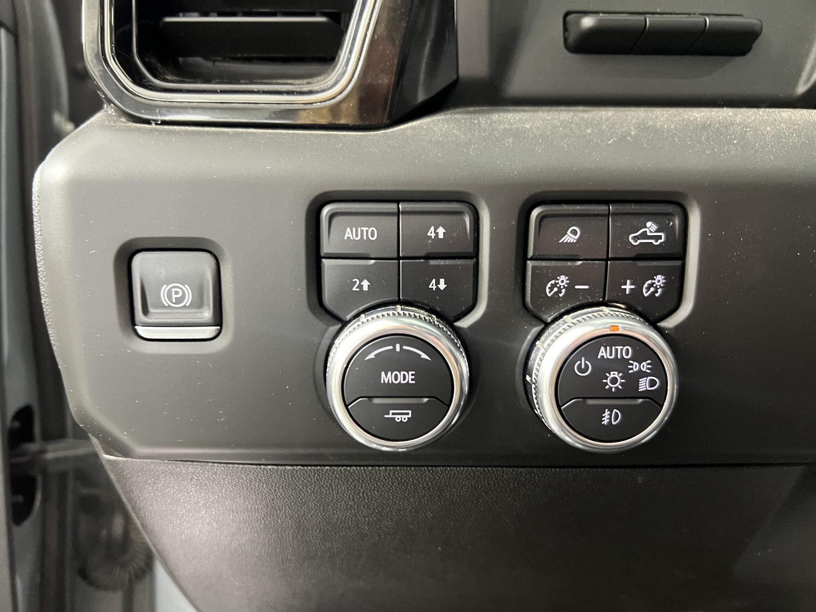 Used 2025 Sterling Metallic GMC AT4 image 17