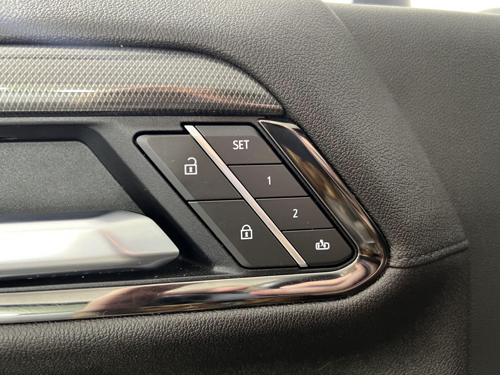 Used 2025 Sterling Metallic GMC AT4 image 18