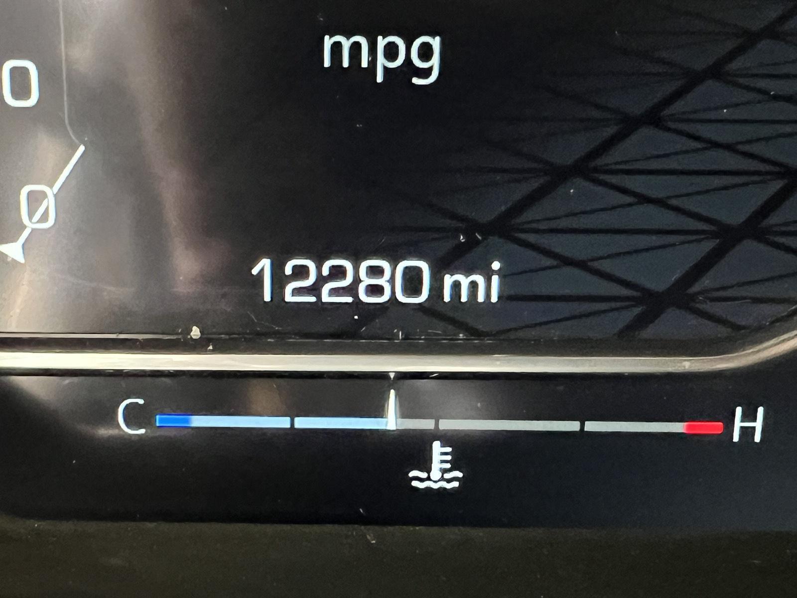 Used 2025 Sterling Metallic GMC AT4 image 19
