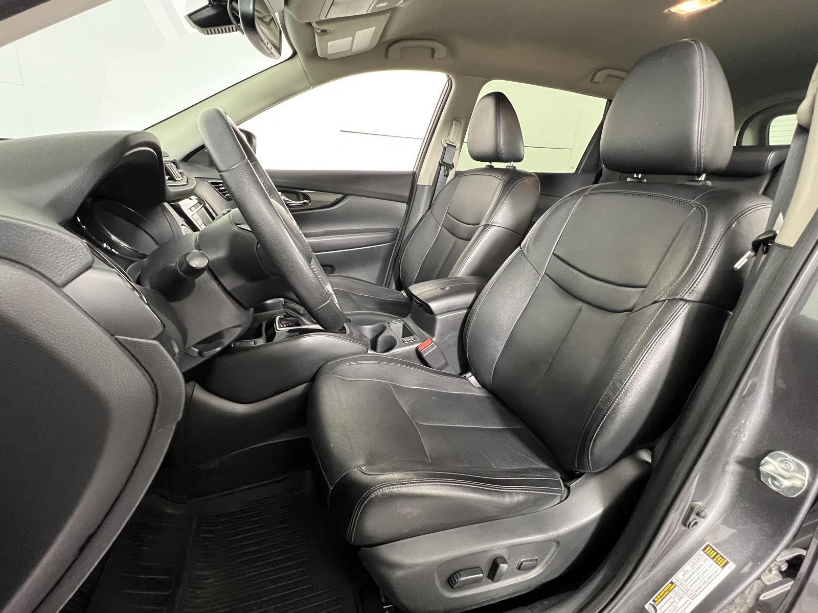 Used 2019 Gun Metallic Nissan SL image 2