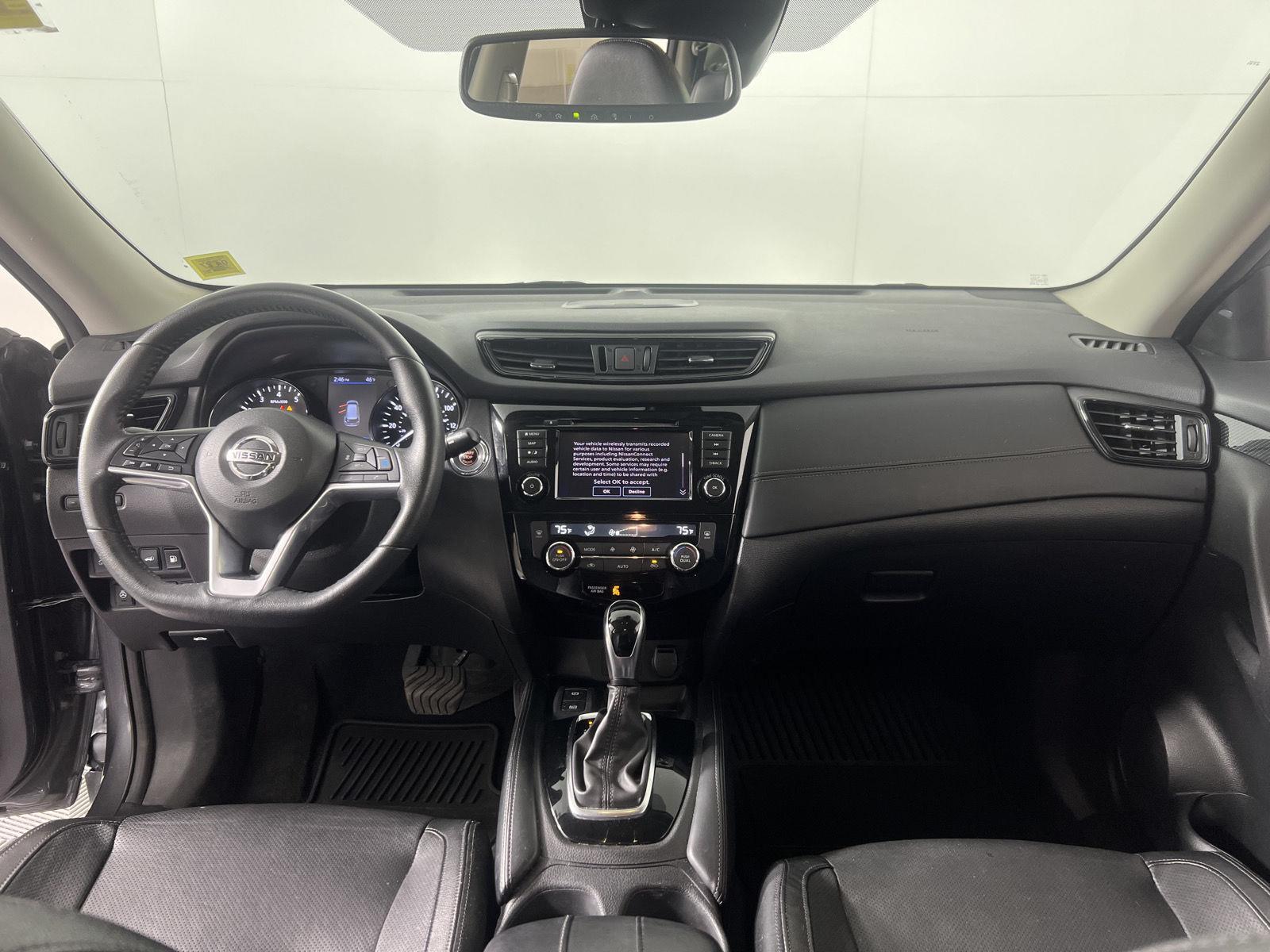 Used 2019 Gun Metallic Nissan SL image 3