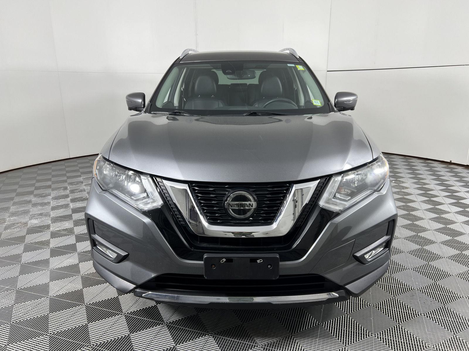 Used 2019 Gun Metallic Nissan SL image 5