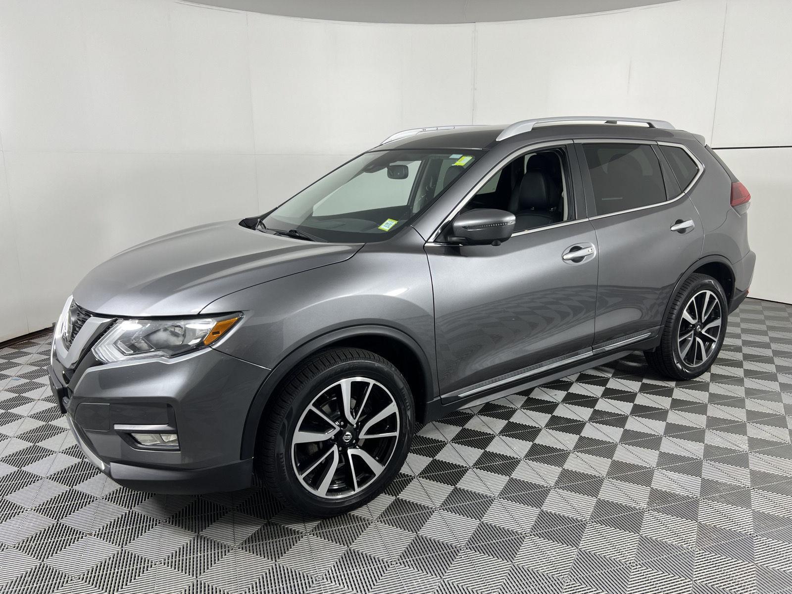 Used 2019 Gun Metallic Nissan SL image 6