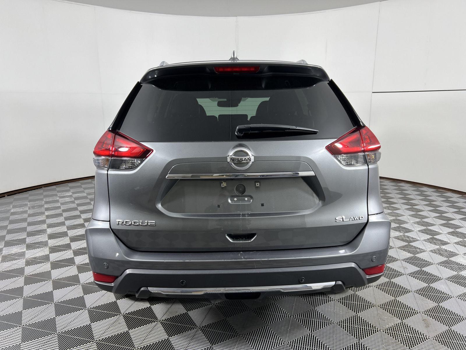 Used 2019 Gun Metallic Nissan SL image 9