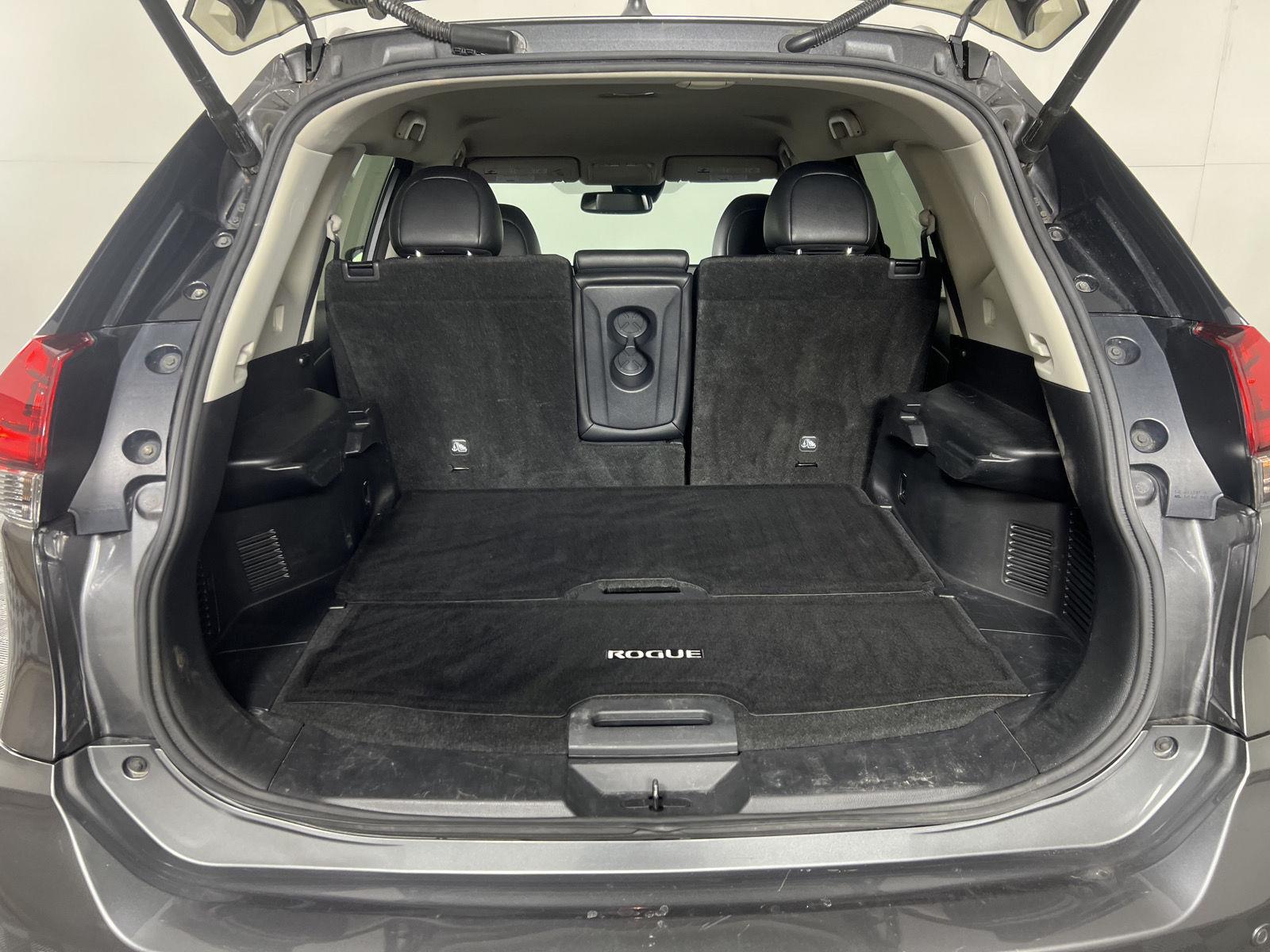 Used 2019 Gun Metallic Nissan SL image 23