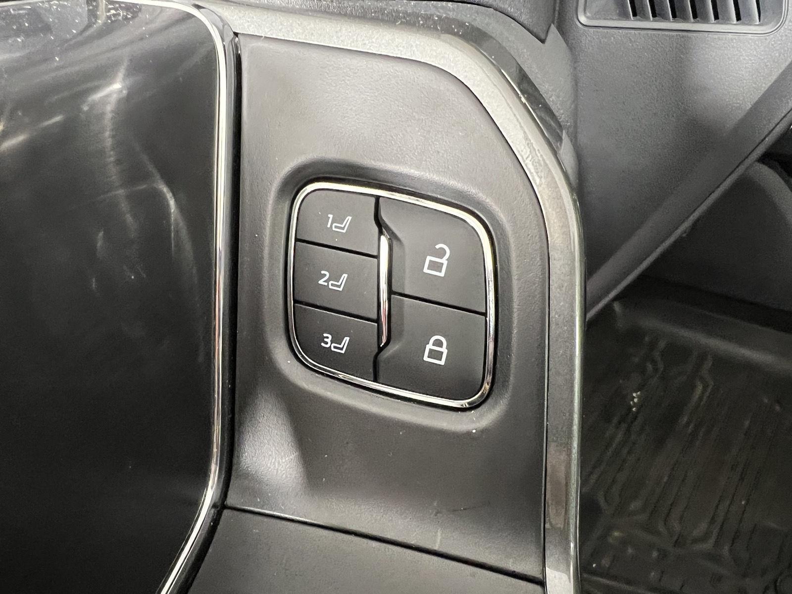 Used 2023 Agate Black Ford LARIAT image 17