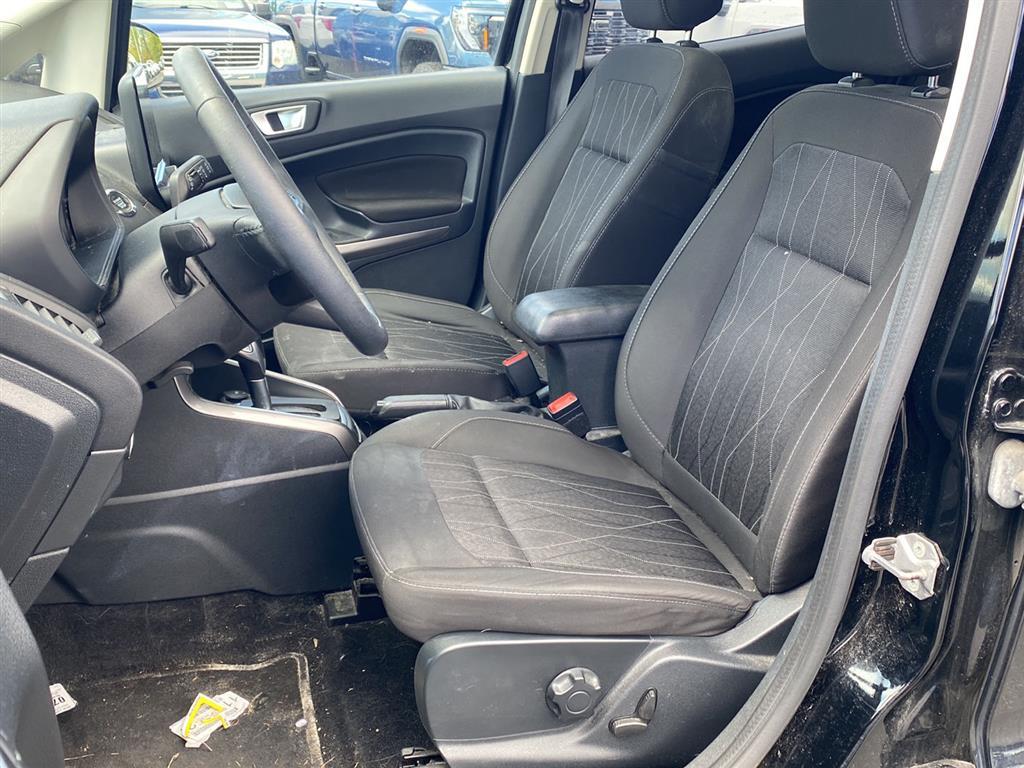 Used 2019 Shadow Black Ford SE image 2