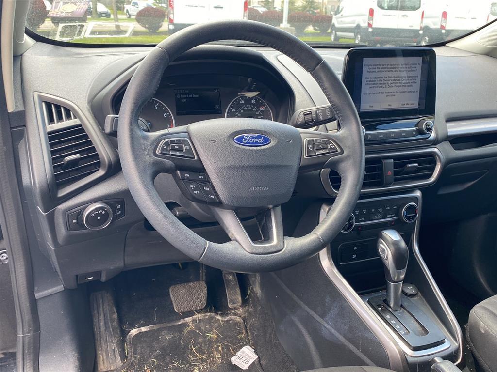 Used 2019 Shadow Black Ford SE image 3